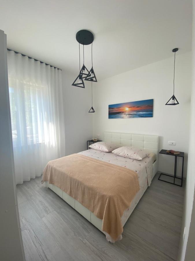 Holiday House Canis Zuljana Exterior photo
